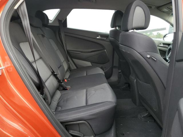 KM8J23A40HU576107 - 2017 HYUNDAI TUCSON SE ORANGE photo 11