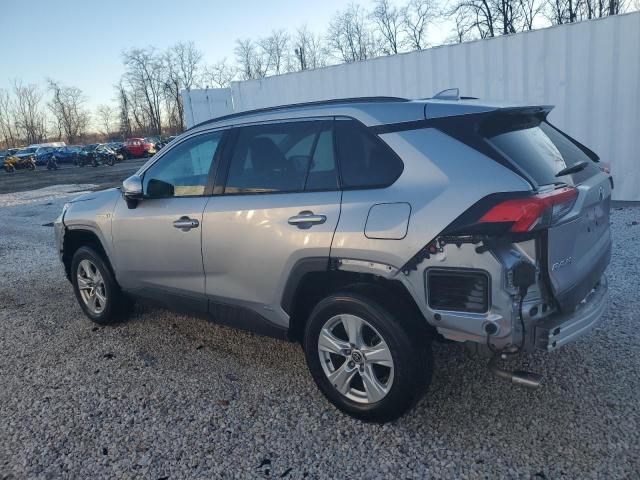 4T3RWRFV9MU015868 - 2021 TOYOTA RAV4 XLE SILVER photo 2