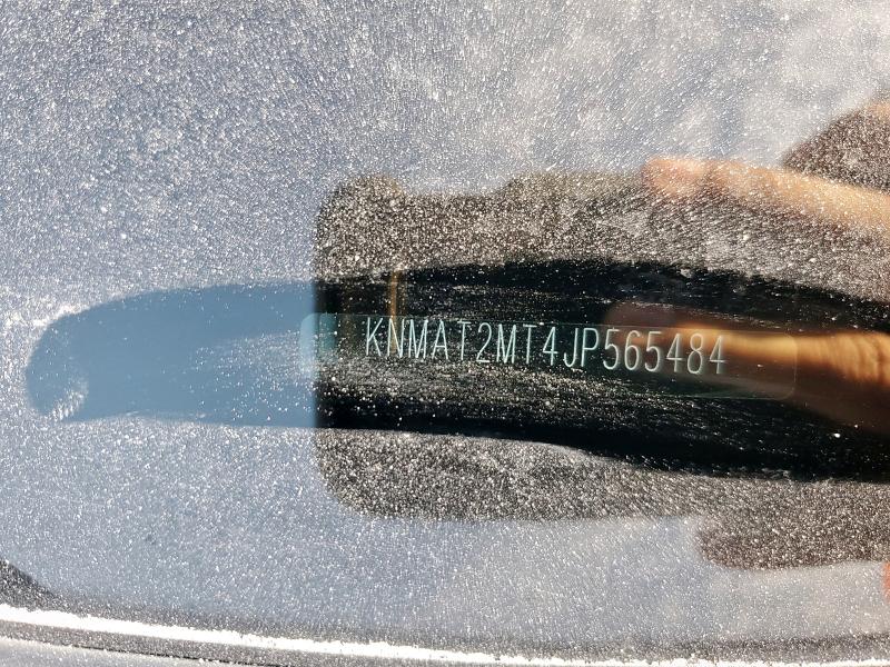 KNMAT2MT4JP565484 - 2018 NISSAN ROGUE S 银色 照片 13