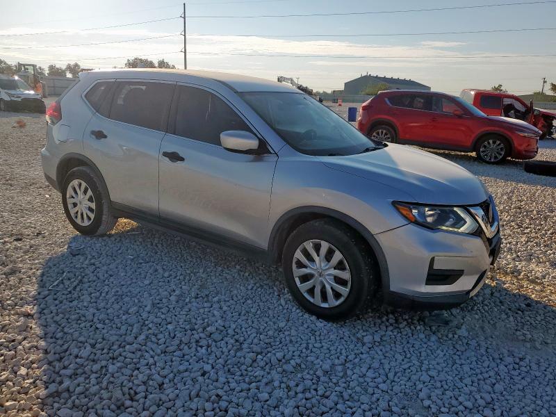 KNMAT2MT4JP565484 - 2018 NISSAN ROGUE S 银色 照片 4