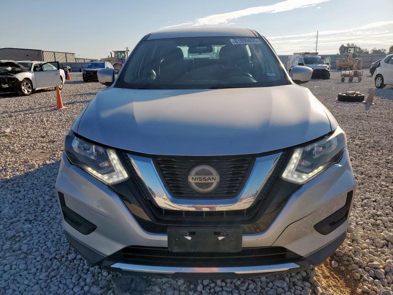 KNMAT2MT4JP565484 - 2018 NISSAN ROGUE S 银色 照片 5