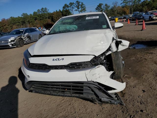 3KPF24AD1NE430227 - 2022 KIA FORTE FE WHITE photo 5