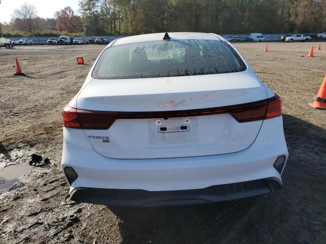 3KPF24AD1NE430227 - 2022 KIA FORTE FE WHITE photo 6