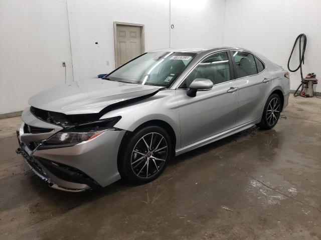 4T1G11AK2RU843720 - 2024 TOYOTA CAMRY SE NIGHT SHADE SILVER photo 1