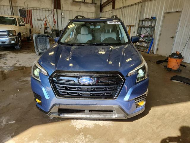 JF2SKAEC3NH458329 - 2022 SUBARU FORESTER PREMIUM BLUE photo 5