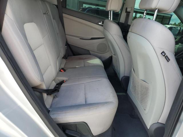 KM8J23A41JU693720 - 2018 HYUNDAI TUCSON SE SILVER photo 11