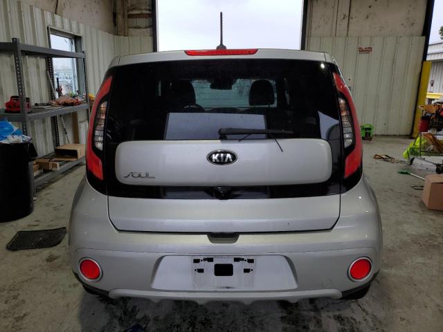 KNDJP3A58K7657408 - 2019 KIA SOUL + SILVER photo 6
