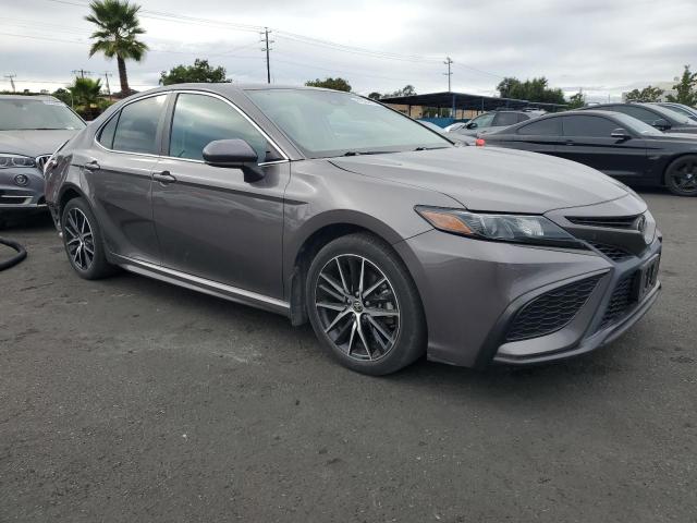 4T1G11AKXMU481953 - 2021 TOYOTA CAMRY SE 石墨色 照片 4