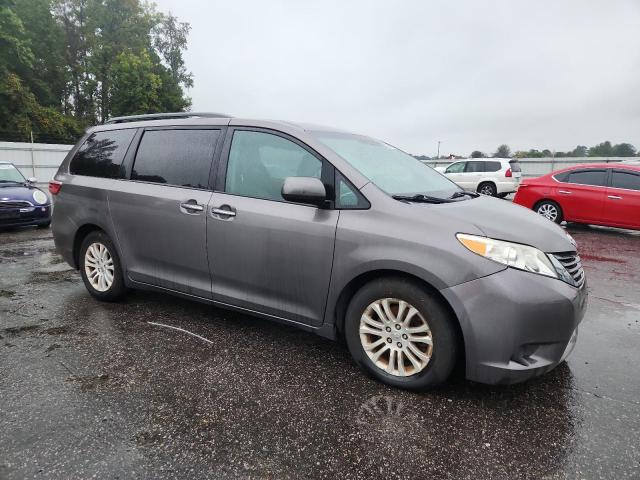 5TDYK3DC0FS668339 - 2015 TOYOTA SIENNA XLE 灰色 照片 4
