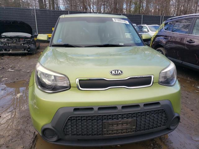 KNDJN2A29G7823903 - 2016 KIA SOUL GREEN photo 5