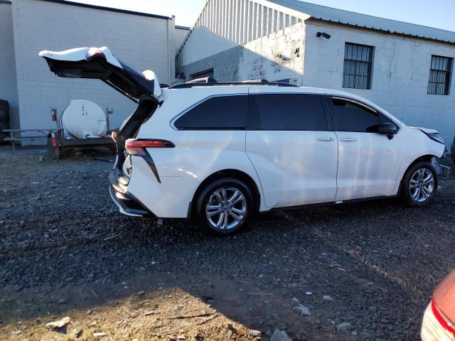 5TDDSKFC7NS051184 - 2022 TOYOTA SIENNA XSE WHITE photo 3