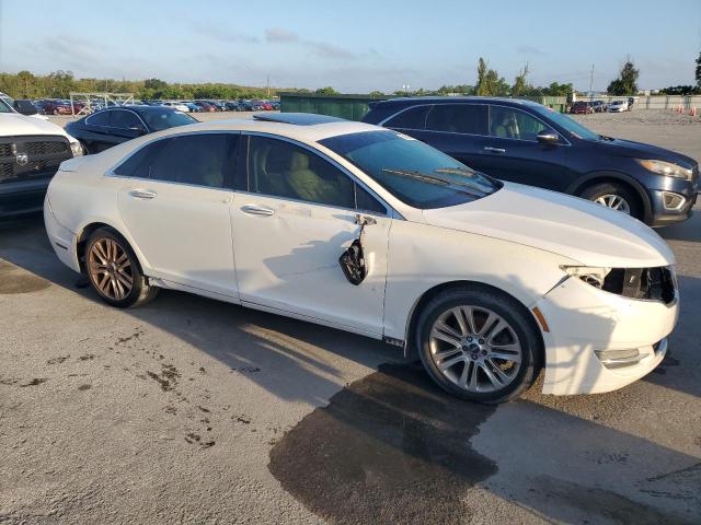 3LN6L2G99ER829220 - 2014 LINCOLN MKZ WHITE photo 4
