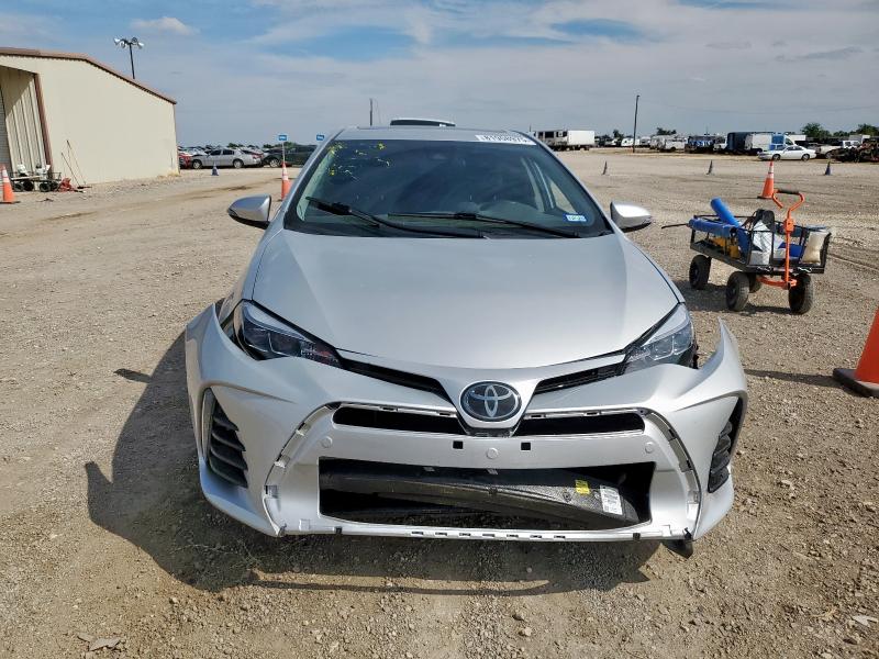 2T1BURHE7JC116935 - 2018 TOYOTA COROLLA L Күміс фото 5