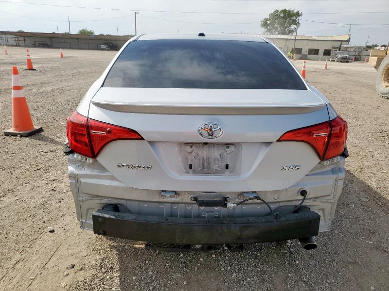 2T1BURHE7JC116935 - 2018 TOYOTA COROLLA L Күміс фото 6