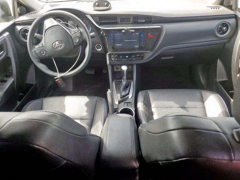 2T1BURHE7JC116935 - 2018 TOYOTA COROLLA L Күміс фото 8