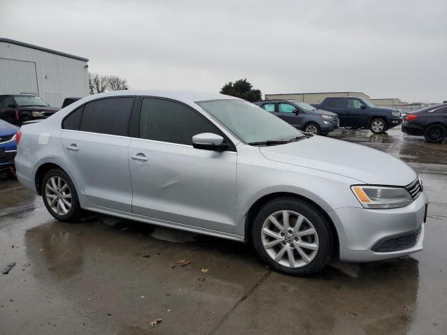 3VWDP7AJ3DM362966 - 2013 VOLKSWAGEN JETTA SE SILVER photo 4