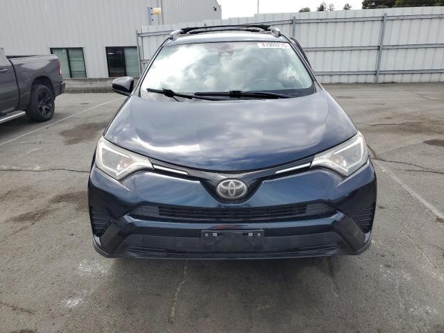 JTMZFREV1HJ142376 - 2017 TOYOTA RAV4 LE 蓝色 照片 5