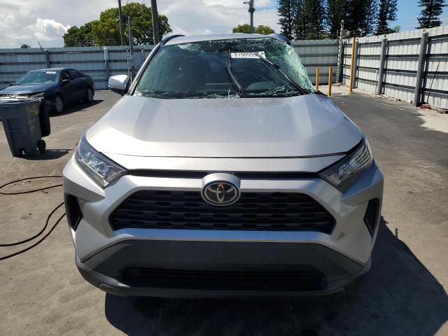 2T3K1RFV2MC172398 - 2021 TOYOTA RAV4 LE Plata foto 5