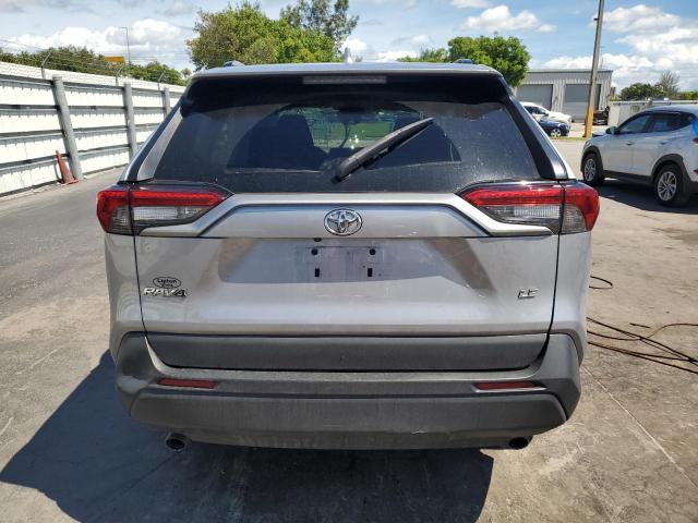 2T3K1RFV2MC172398 - 2021 TOYOTA RAV4 LE Plata foto 6