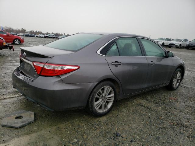 4T1BF1FK7HU323225 - 2017 TOYOTA CAMRY LE 灰色 照片 3