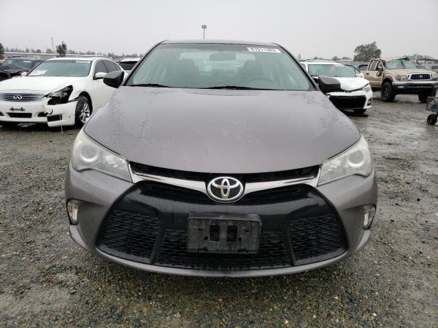 4T1BF1FK7HU323225 - 2017 TOYOTA CAMRY LE GRAY photo 5