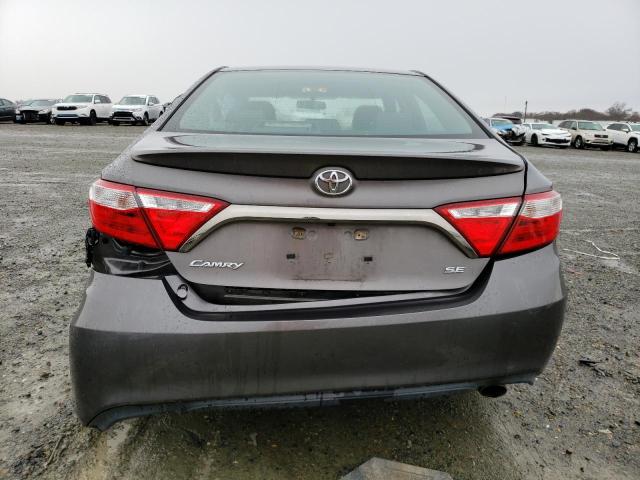 4T1BF1FK7HU323225 - 2017 TOYOTA CAMRY LE 灰色 照片 6