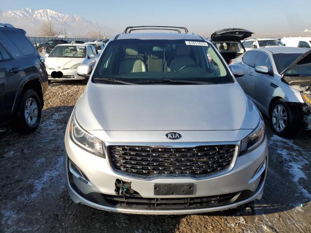 KNDMB5C17L6575372 - 2020 KIA SEDONA LX SILVER photo 5