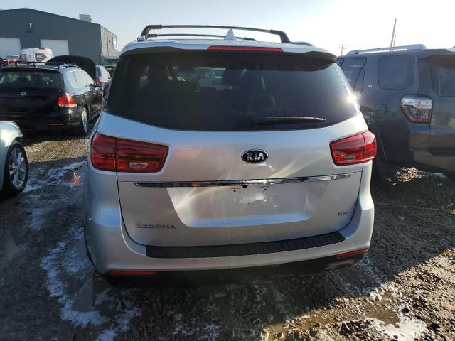 KNDMB5C17L6575372 - 2020 KIA SEDONA LX SILVER photo 6