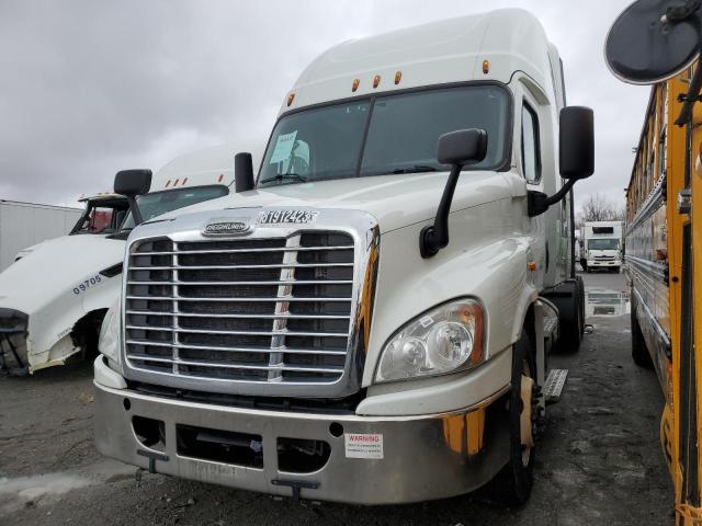 3AKJGLDR6KSKN4692 - 2019 FREIGHTLINER CASCADIA 1 WHITE photo 2