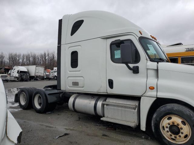 3AKJGLDR6KSKN4692 - 2019 FREIGHTLINER CASCADIA 1 WHITE photo 9