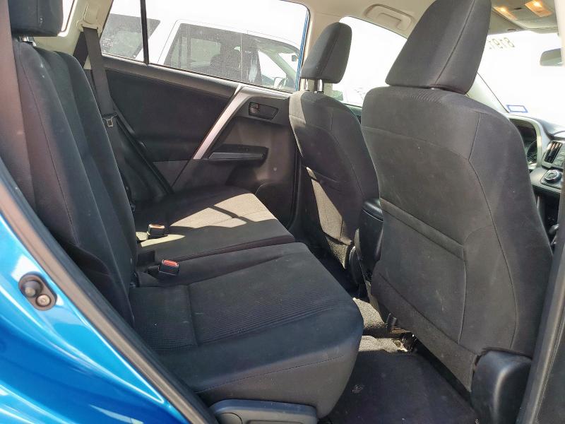 JTMZFREV8JJ158094 - 2018 TOYOTA RAV4 LE BLUE photo 11
