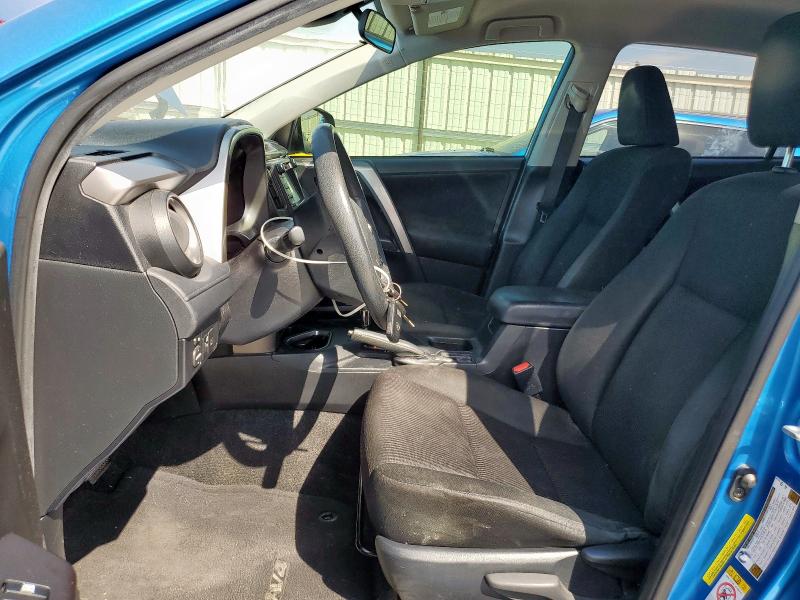 JTMZFREV8JJ158094 - 2018 TOYOTA RAV4 LE BLUE photo 7