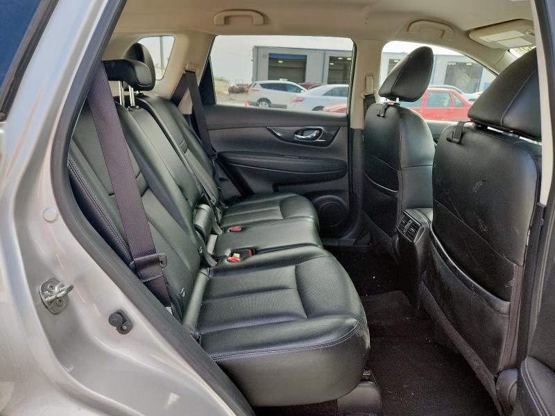 JN8AT2MT7JW462439 - 2018 NISSAN ROGUE S 银色 照片 11