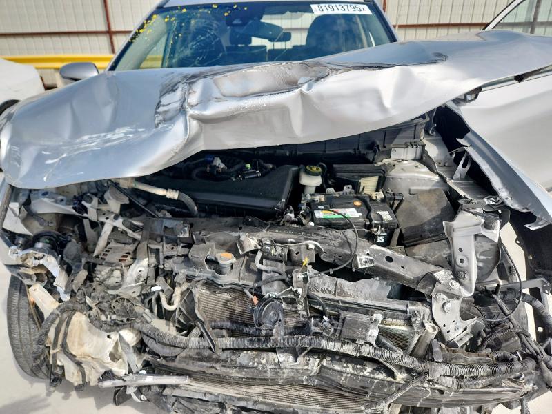 JN8AT2MT7JW462439 - 2018 NISSAN ROGUE S 银色 照片 12