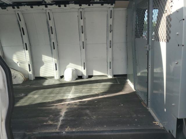 1GCWGBFP5K1171104 - 2019 CHEVROLET EXPRESS G2 WHITE photo 11