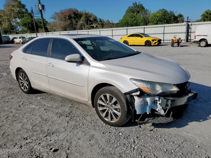 4T1BF1FK7HU636906 - 2017 TOYOTA CAMRY LE 白色 照片 4