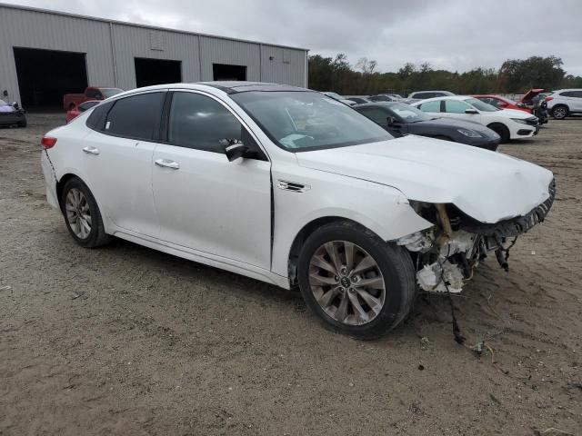 5XXGU4L37GG013790 - 2016 KIA OPTIMA EX WHITE photo 4