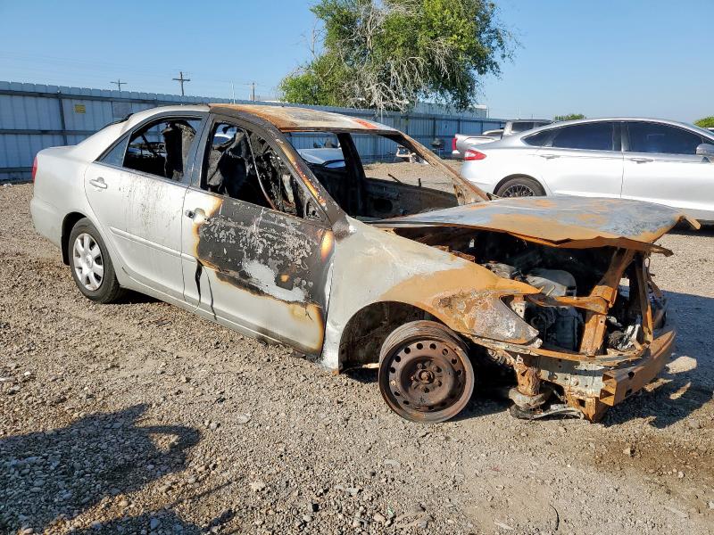 4T1BE32KX3U767681 - 2003 TOYOTA CAMRY LE Silber Foto 4