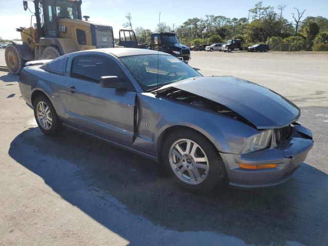 1ZVFT82H675232180 - 2007 FORD MUSTANG GT SILVER photo 4