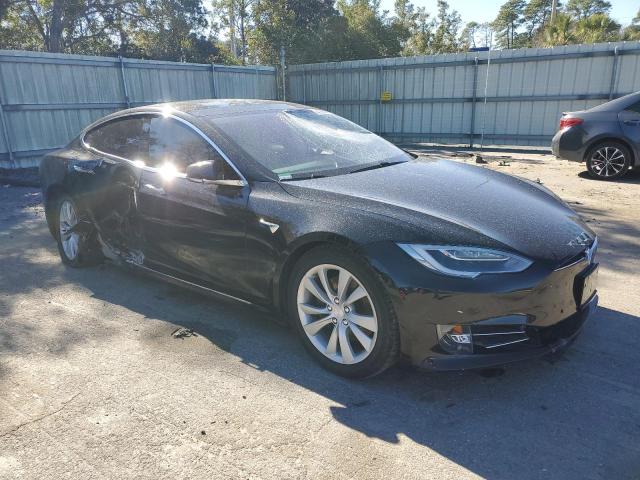 5YJSA1E21HF187915 - 2017 TESLA MODEL S შავი ფოტო 4
