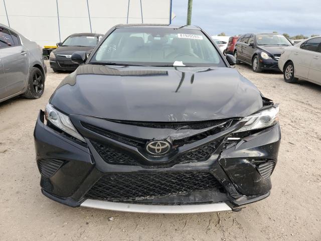 4T1B61HK9JU088037 - 2018 TOYOTA CAMRY XSE BLACK photo 5