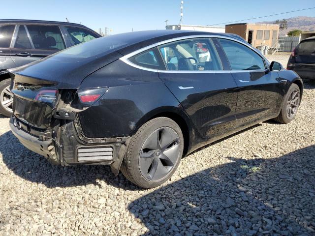 5YJ3E1EA4JF038050 - 2018 TESLA MODEL 3 Schwarz Foto 3