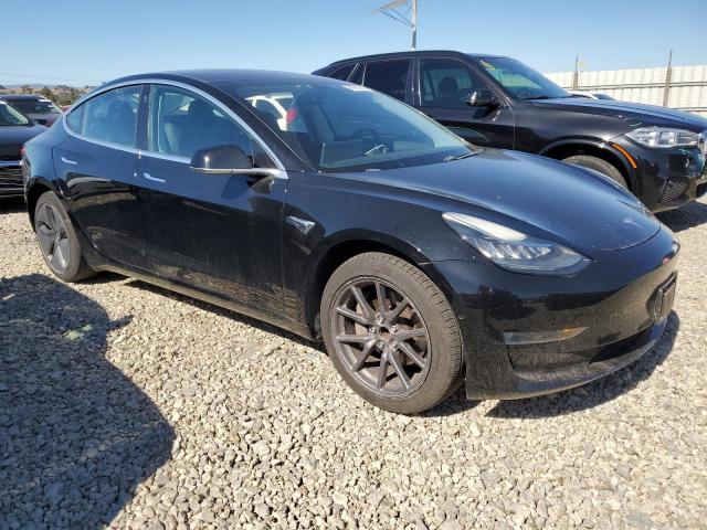 5YJ3E1EA4JF038050 - 2018 TESLA MODEL 3 Schwarz Foto 4