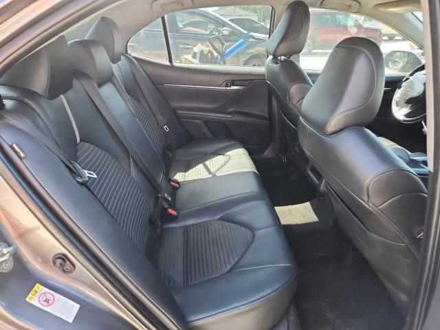 4T1B11HK1JU523339 - 2018 TOYOTA CAMRY L GRAY photo 10