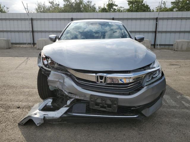 1HGCR2F61HA026964 - 2017 HONDA ACCORD SPORT Srebrny zdjęcie 5