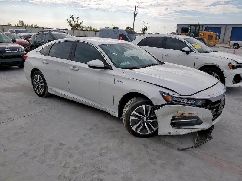 1HGCV3F11KA003519 - 2019 HONDA ACCORD HYBRID WHITE photo 4