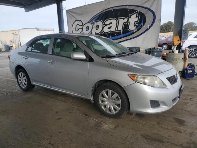 1NXBU4EE8AZ335621 - 2010 TOYOTA COROLLA BASE Gümüş fotoğraf 4