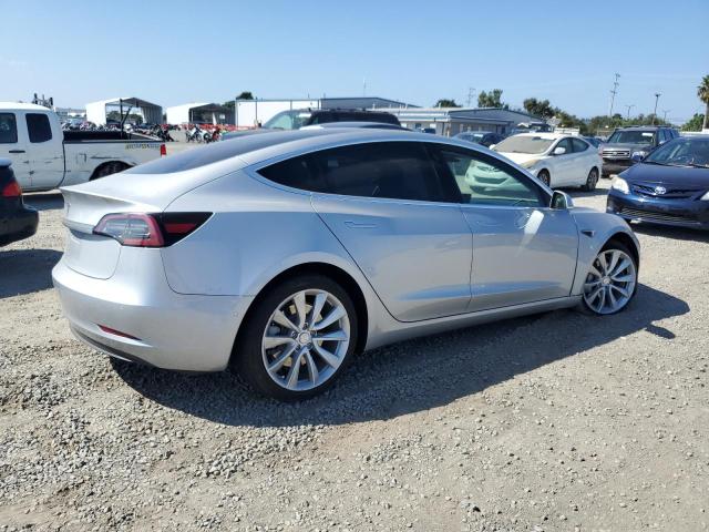 5YJ3E1EA3JF061061 - 2018 TESLA MODEL 3 银色 照片 3
