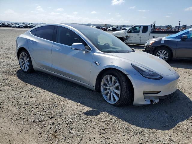 5YJ3E1EA3JF061061 - 2018 TESLA MODEL 3 银色 照片 4
