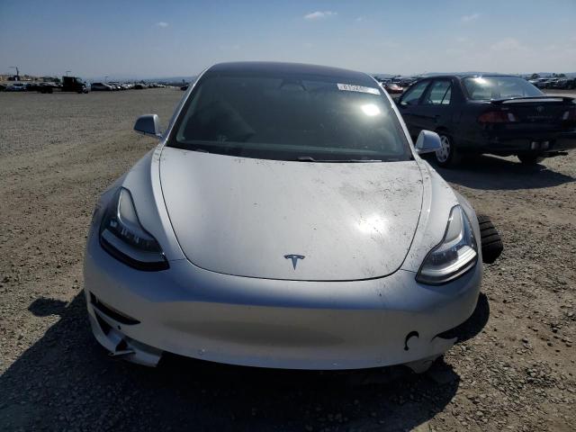 5YJ3E1EA3JF061061 - 2018 TESLA MODEL 3 银色 照片 5